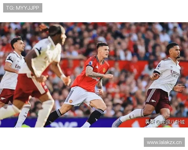 曼联防线失误问题持续,稳定性承压影响赛季关键阶段 曼联防线失误问题持续,稳定性承压影响赛季关键阶段