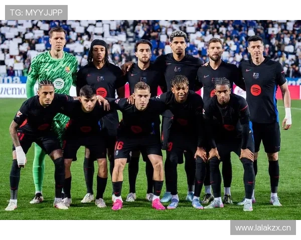 巴萨防线稳定性仍存隐患,对赛季争冠形势形成制约 巴萨防线稳定性仍存隐患,对赛季争冠形势形成制约