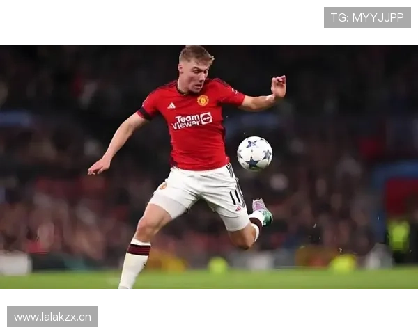 曼联进攻瘫痪,中场推进断链成为关键问题,当前赛季表现稳定性面临考验