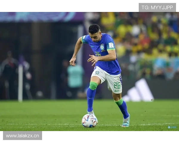 马丁内利无球跑动与纵深冲击解析